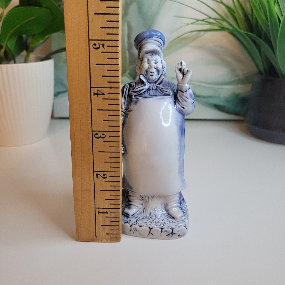 Vtg Small Schafer Vater Flask Baker Sitting on a Stump Porcelain Figurine READ